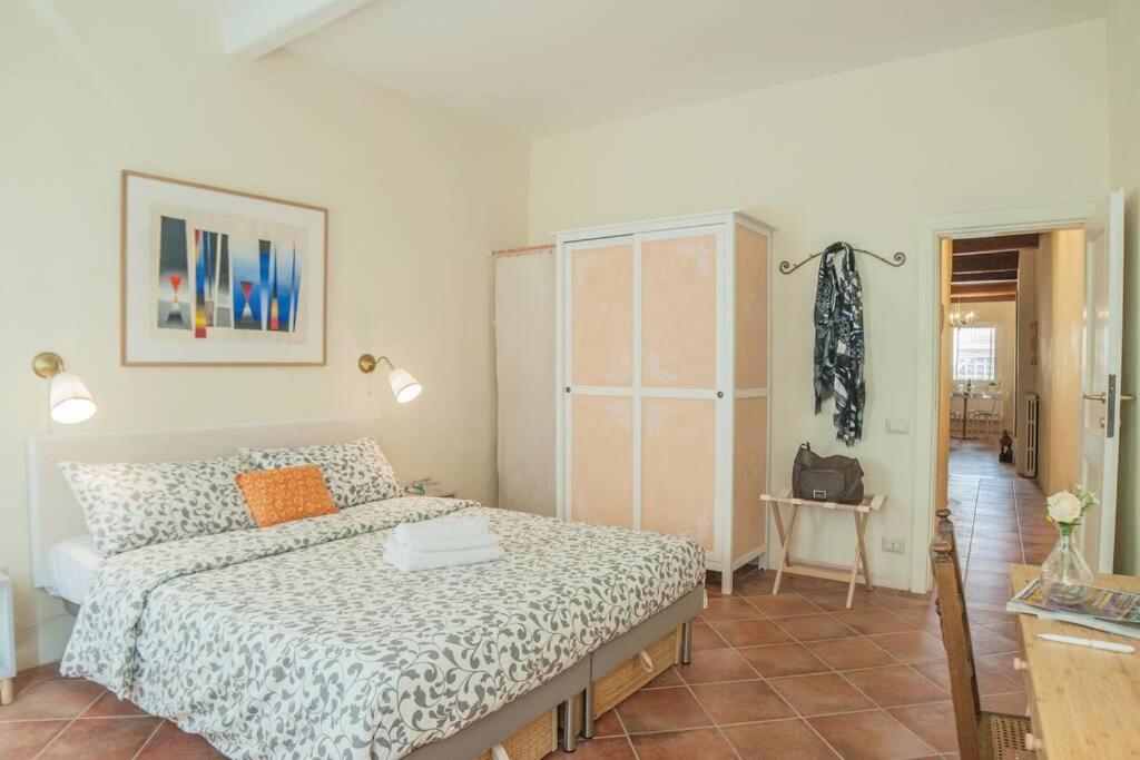 Апартаменты Cozy Macci Flat 4 People Near Santa Croce Square Флоренция Экстерьер фото