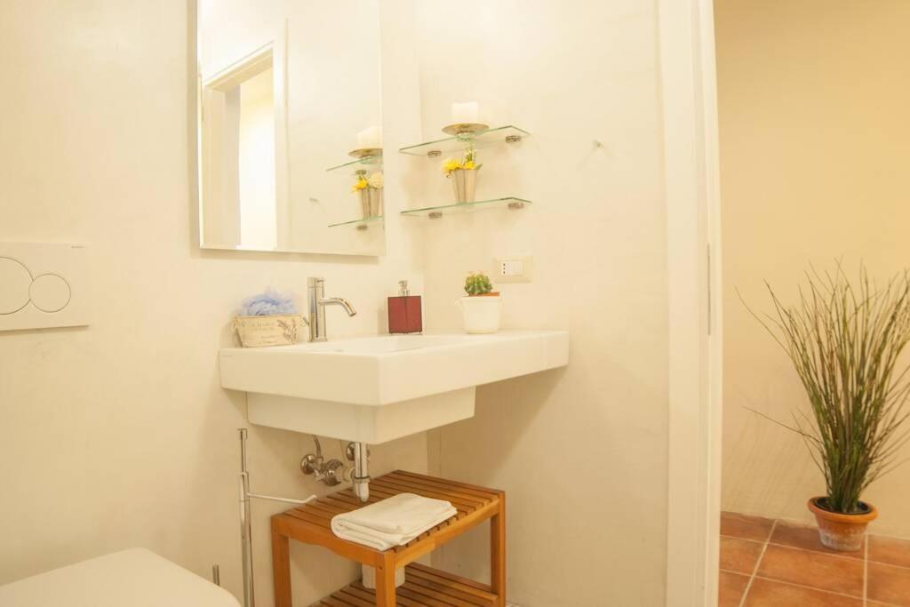 Апартаменты Cozy Macci Flat 4 People Near Santa Croce Square Флоренция Экстерьер фото